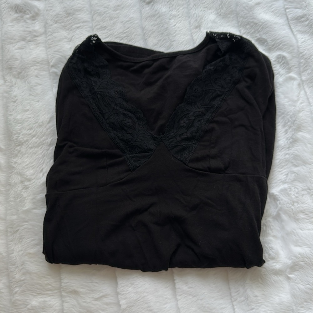 Black Lace V-Neck Long Sleeve Top - Picture 3 of 8